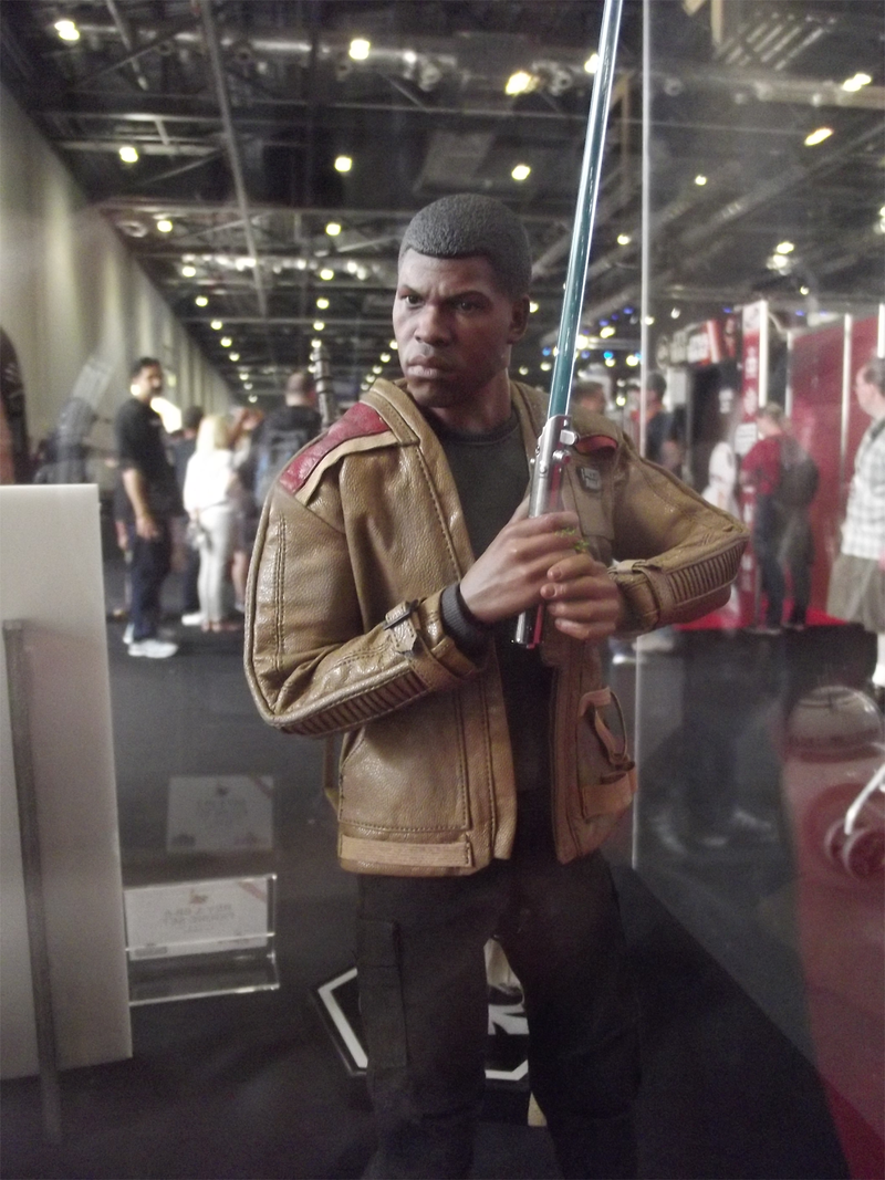Illustration for article titled Getting Up Close With Hot Toys' Amazing The Force Awakens Figures